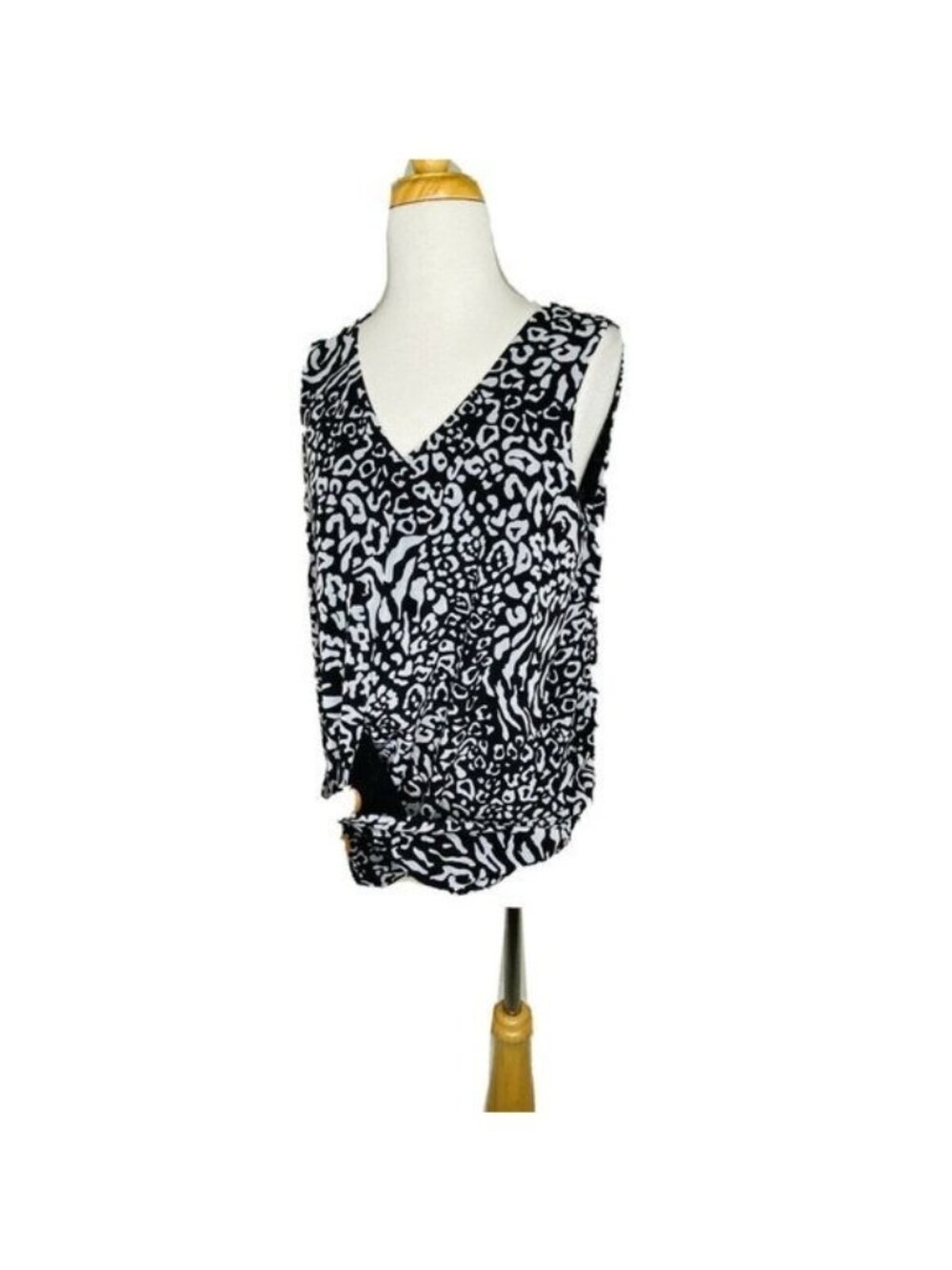 Dana Buchman Womens M Blouse Gray White Sleeveless Career Top Pleated - Picture 7 of 9
